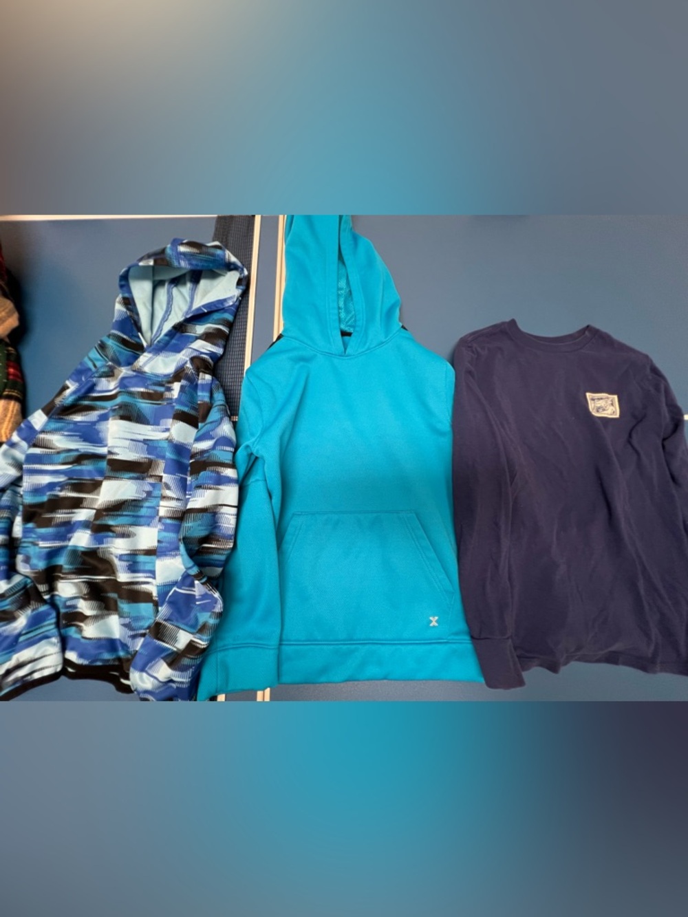 2 Hoodies & shirt